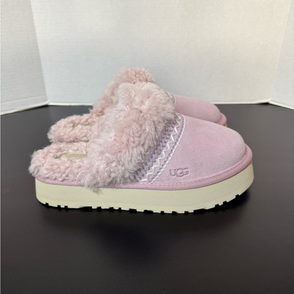 UGG Shoes - Women’s UGG disquette atherson slipper